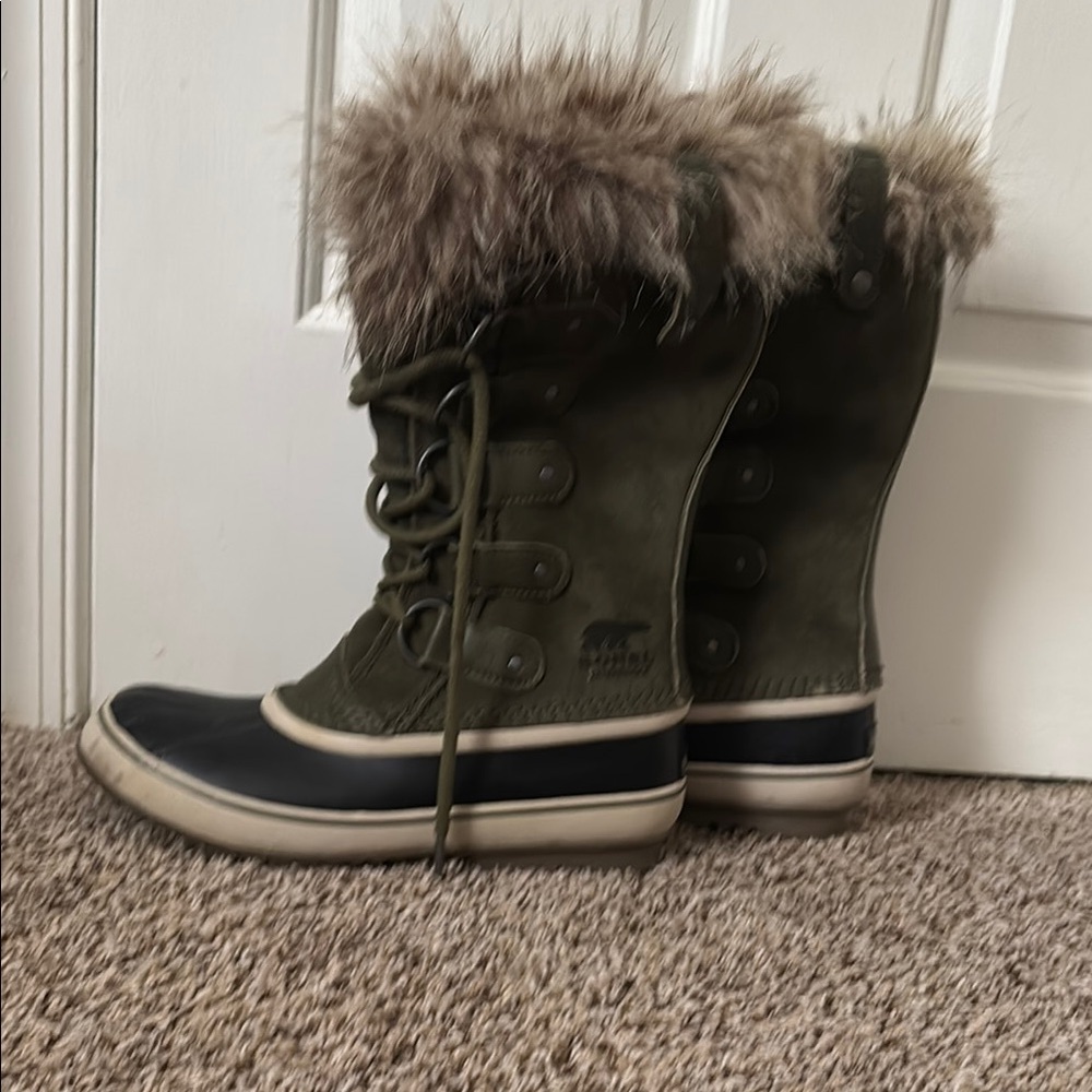 Sorel Green and Black Winter Rain Boots Waterproof